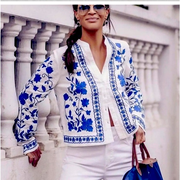 Jackets & Blazers - NWT white and blue lightweight blazer size LG